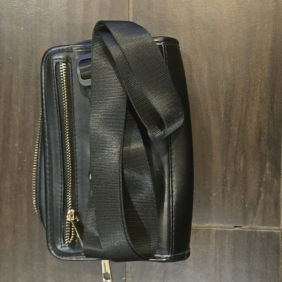 AMANDA UPRICHARD Black Quilted Belt Bag - Picture 2 of 4